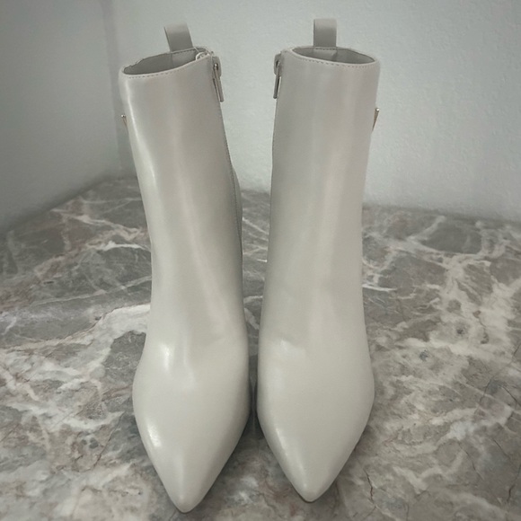 Guess women’s zip up boots - Picture 2 of 7